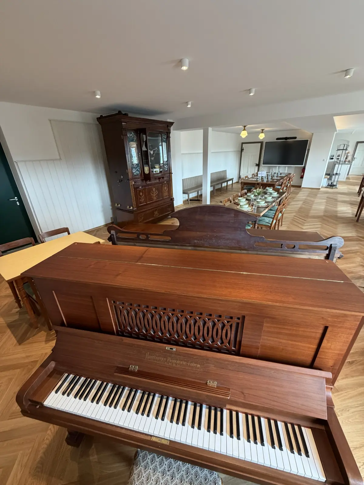 Klavier und historisches Orchestrion im Großen Saal